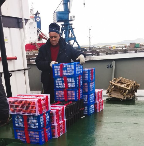 Тонна новогодних подарков доставлена в Алеутский район